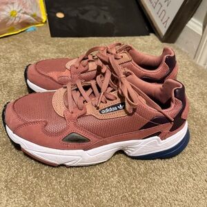 Adidas Torsion size 6 1/2 worn maybe twice